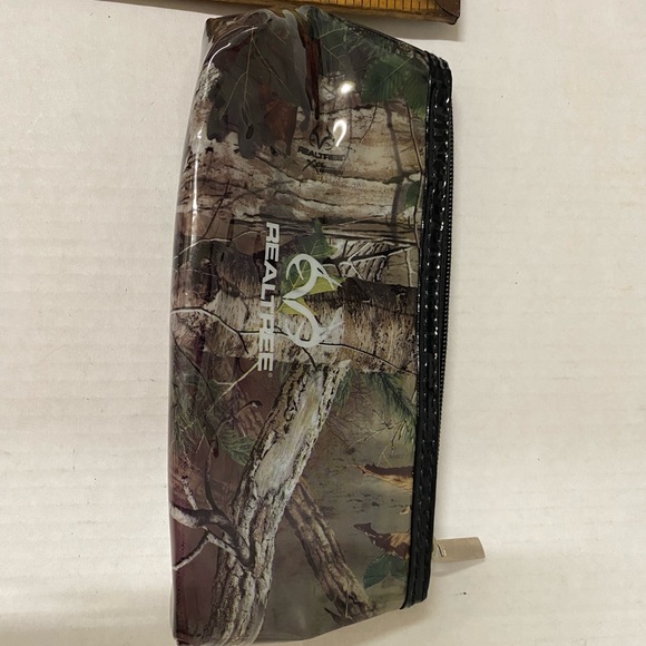 Realtree multi use case with shiny camouflage exterior perfect for small tools - Picture 5 of 6